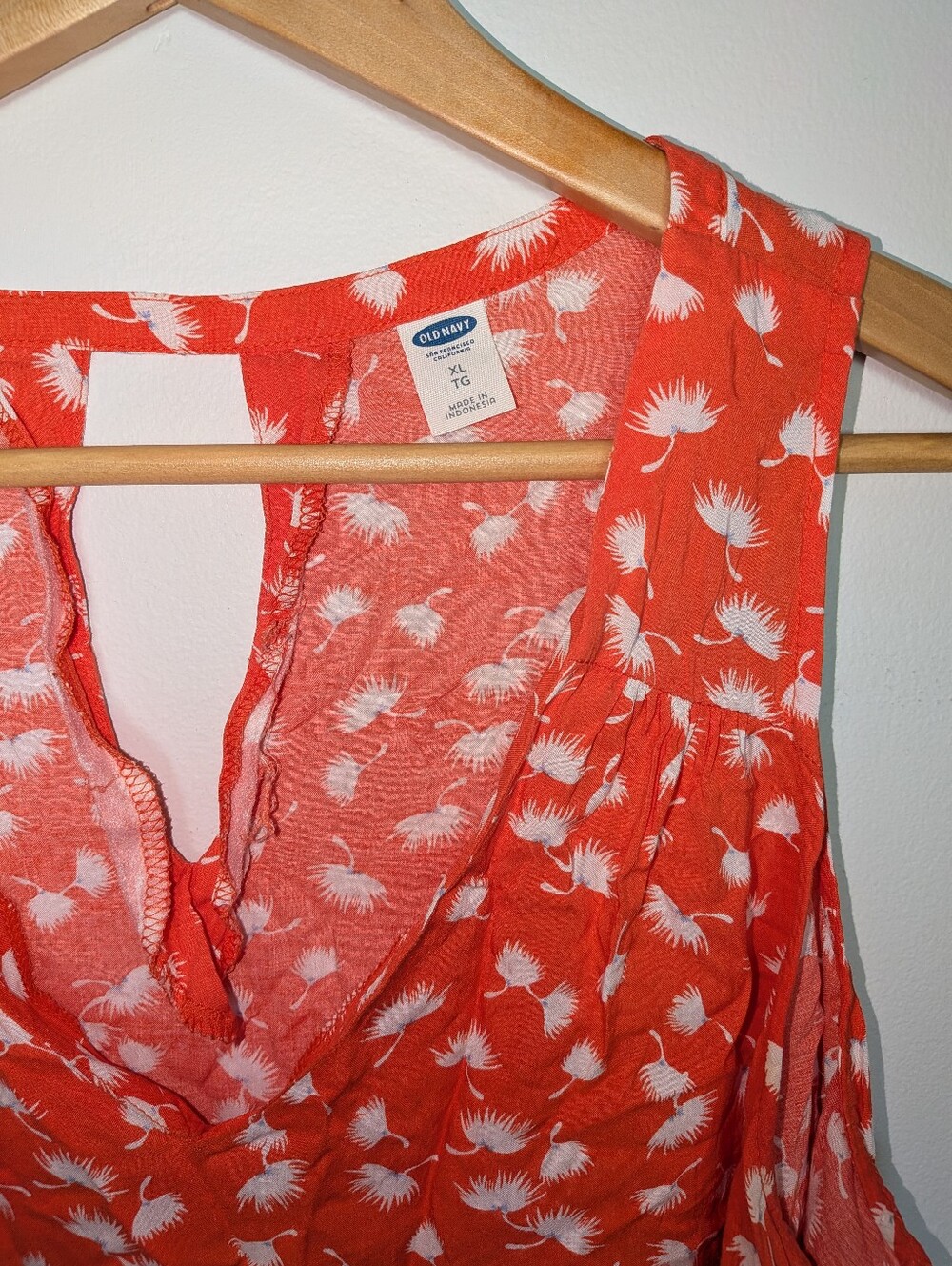 Red And Forest Green Tops L - Picture 7 of 11